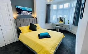 Flat In The Heart Of Leigh On Sea Less Than 2 Miles From The Beach
