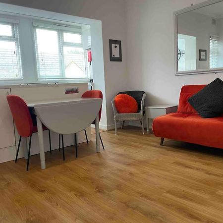 Flat In The Heart Of Leigh On Sea Less Than 2 Miles From The Beach Southend-on-Sea Exterior photo