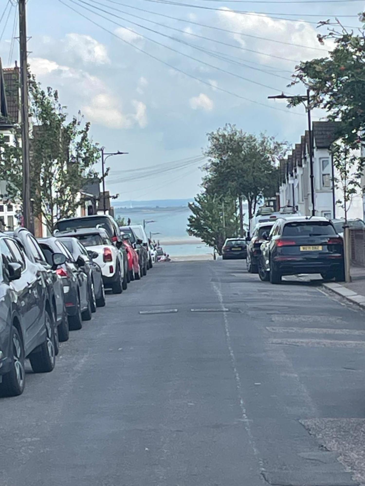 Flat In The Heart Of Leigh On Sea Less Than 2 Miles From The Beach Southend-on-Sea Exterior photo