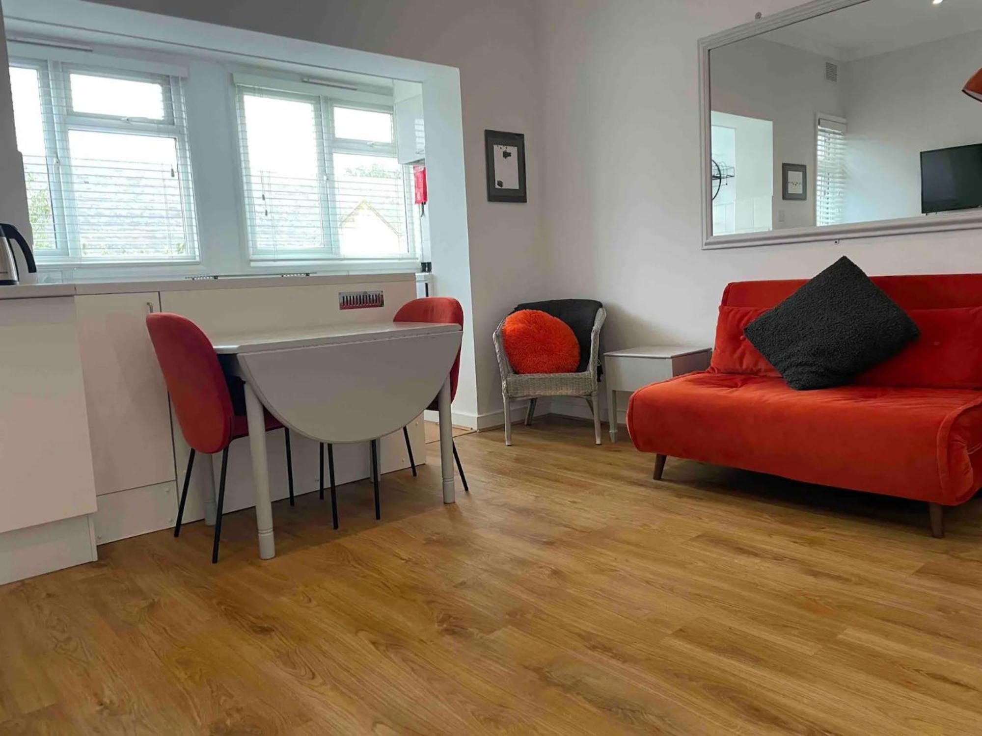 Flat In The Heart Of Leigh On Sea Less Than 2 Miles From The Beach Southend-on-Sea Exterior photo