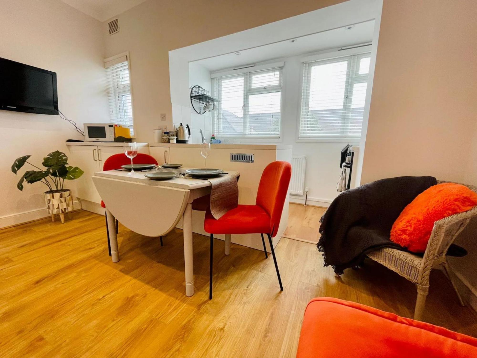 Flat In The Heart Of Leigh On Sea Less Than 2 Miles From The Beach Southend-on-Sea Exterior photo